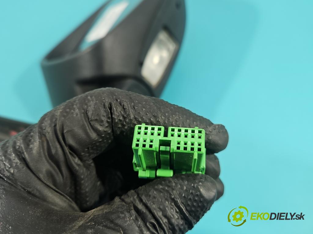 Volvo XC90 I 2002-2014 2.5 T 209KM automatic 154 kW 2521 cm3 5- zrkadlo pravé  (Kľučka dverí ostatné)