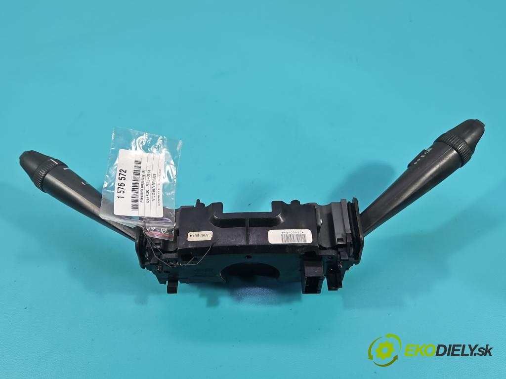 Volvo XC90 I 2002-2014 2.5 T 209KM automatic 154 kW 2521 cm3 5- Přepínač sdružený 30658614 (Páčky pod volantem)