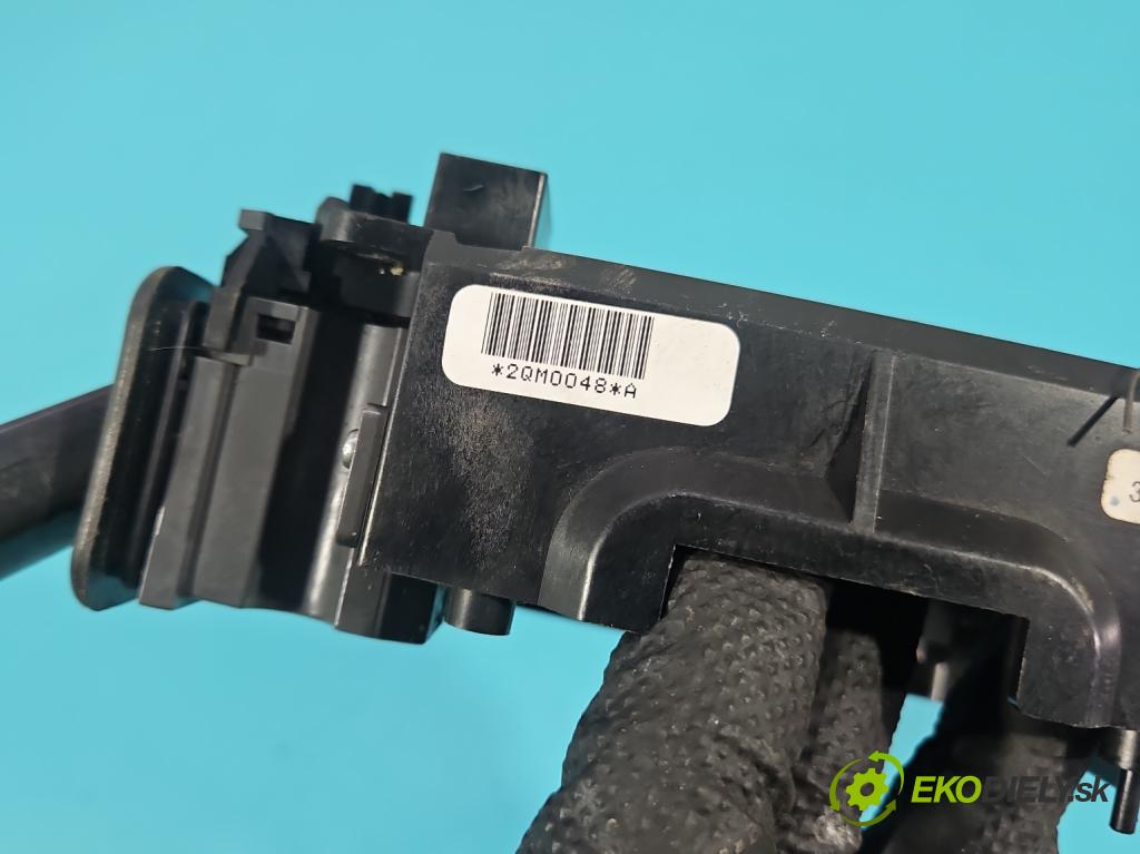 Volvo XC90 I 2002-2014 2.5 T 209KM automatic 154 kW 2521 cm3 5- Přepínač sdružený 30658614 (Páčky pod volantem)