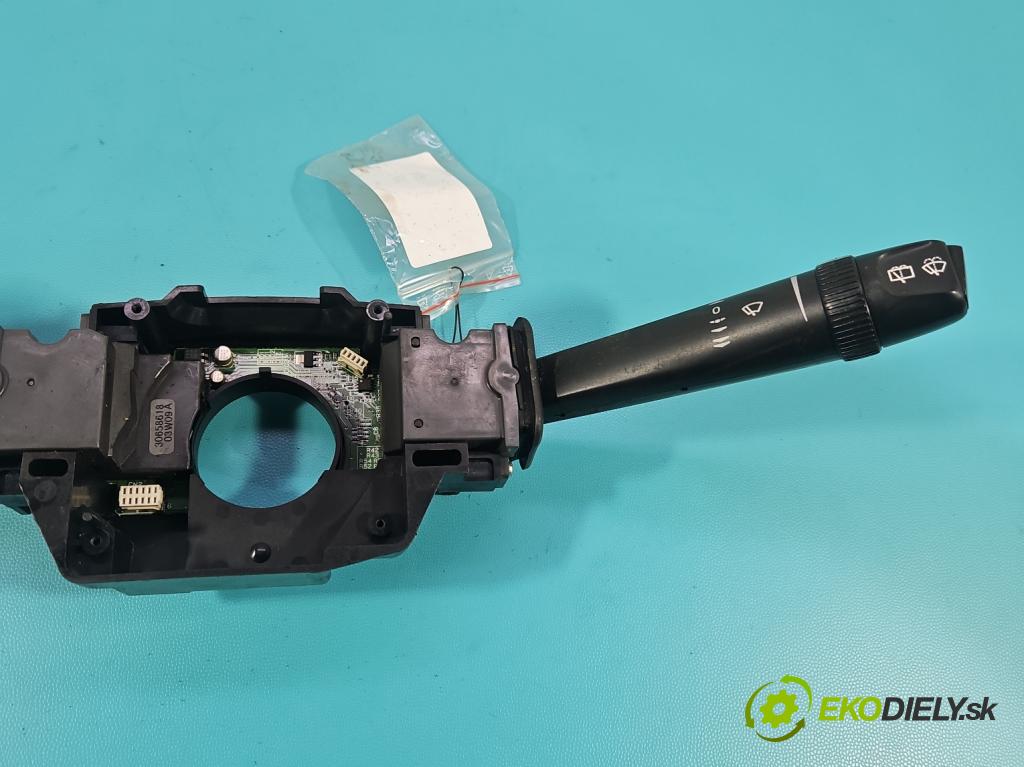Volvo XC90 I 2002-2014 2.5 T 209KM automatic 154 kW 2521 cm3 5- Přepínač sdružený 30658614 (Páčky pod volantem)
