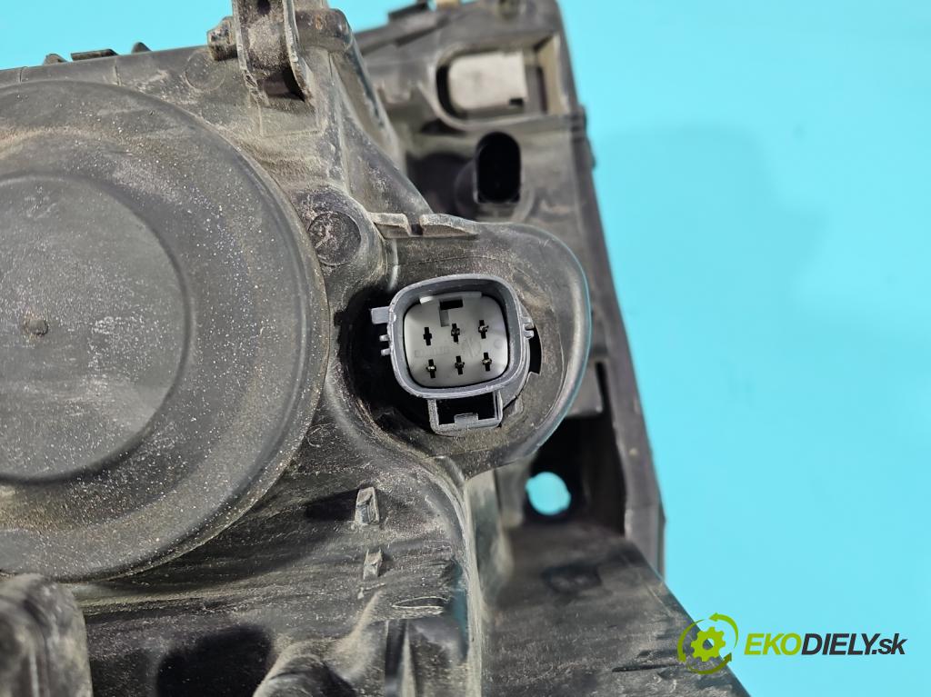 Volvo XC90 I 2002-2014 2.5 T 209KM automatic 154 kW 2521 cm3 5- Reflektor: ľavý 8620859 (Kľučka dverí ostatné)
