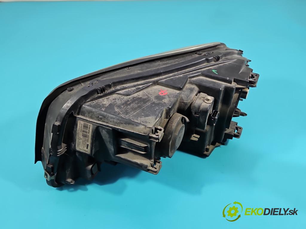 Volvo XC90 I 2002-2014 2.5 T 209KM automatic 154 kW 2521 cm3 5- Reflektor: pravý 89007592 (Svetlo predné pravé)