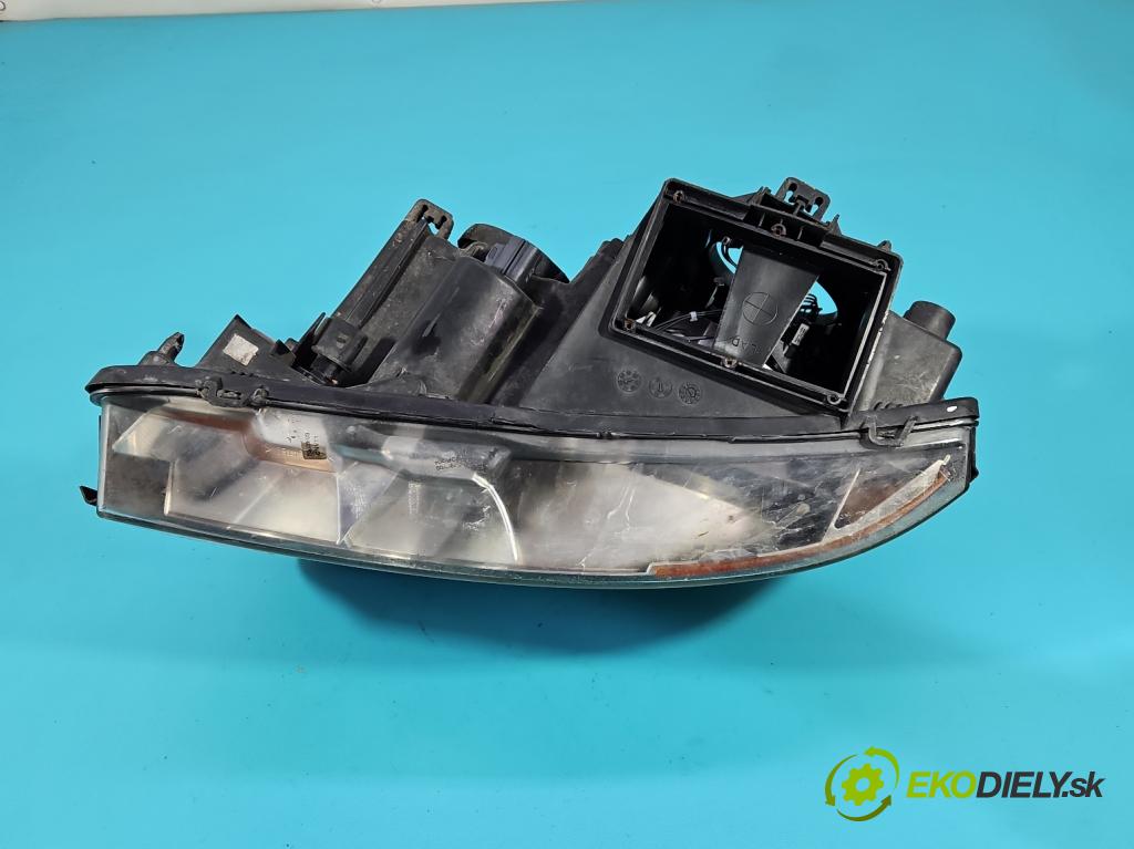 Volvo XC90 I 2002-2014 2.5 T 209KM automatic 154 kW 2521 cm3 5- Reflektor: pravý 89007592 (Svetlo predné pravé)
