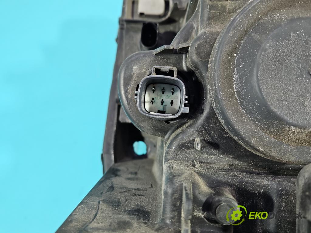 Volvo XC90 I 2002-2014 2.5 T 209KM automatic 154 kW 2521 cm3 5- Reflektor: pravý 89007592 (Svetlo predné pravé)