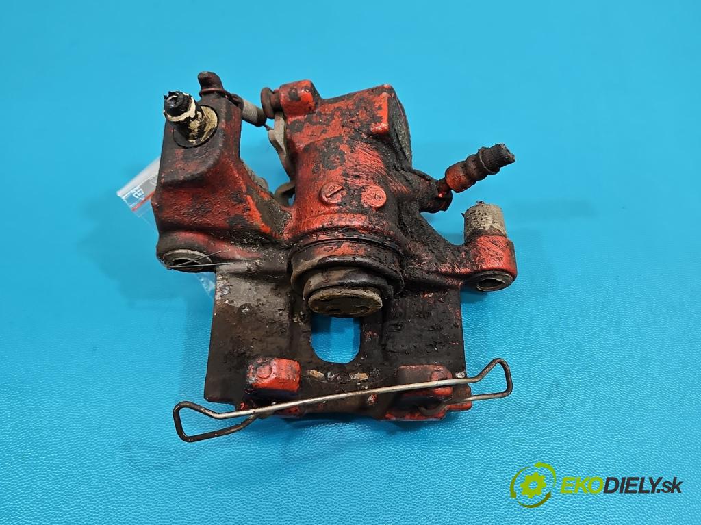 Toyota Yaris II 2005-2011 1.0 vvti 69KM manual 51 kW 998 cm3 5- brzdič zadní levý  (Klika dveří ostatní)