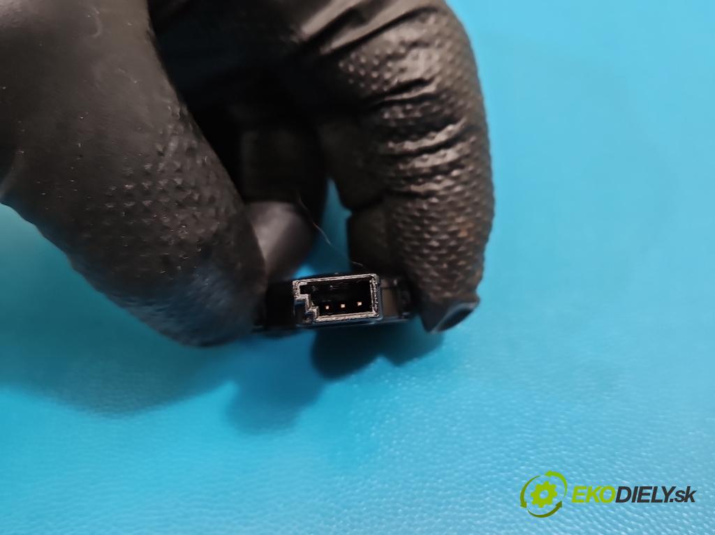 Audi A8 D4 2009-2017 2.0 TFSI 211KM automatic 155 kW 1984 cm3 4- snímač déšť: 8K0955559C (Snímač deště)