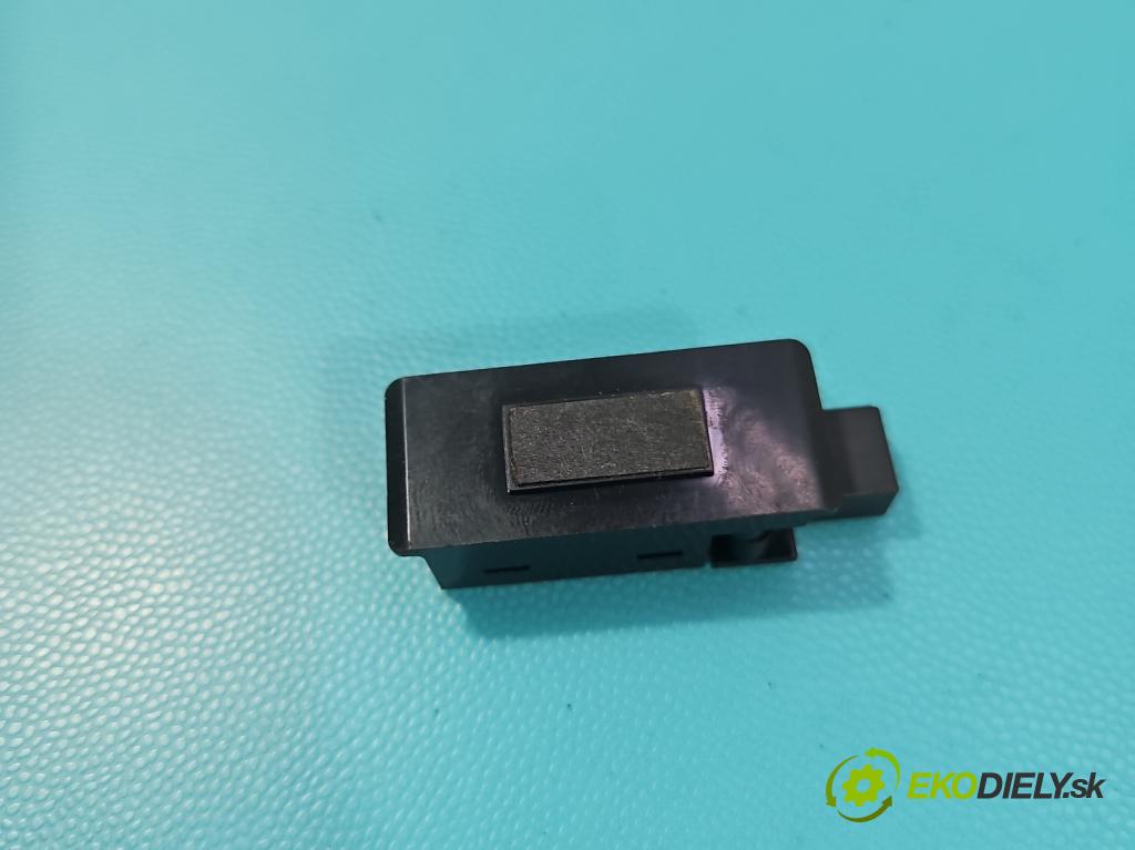 MG MG3  24- 1.5 16V 116 hp manual 85 kW 1495 cm3 5- Mikrofon: 10590294