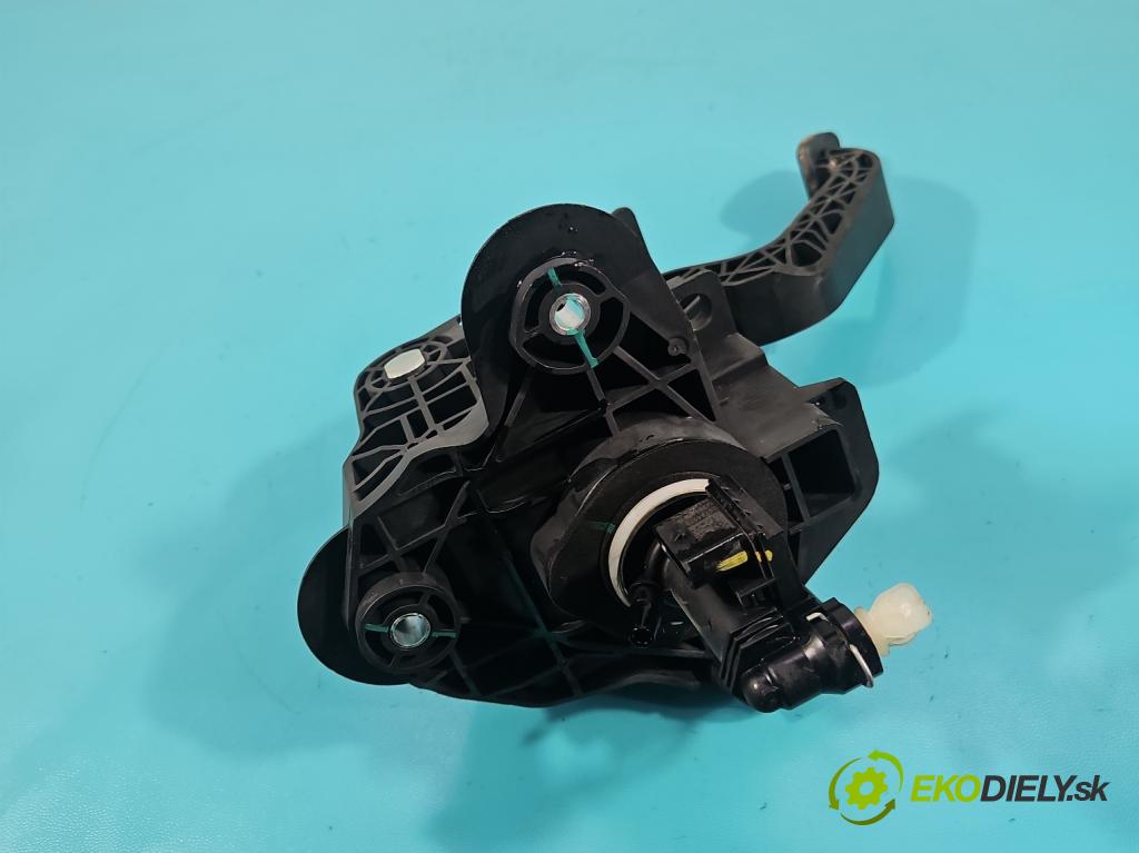 MG MG3  24- 1.5 16V 116 HP manual 85 kW 1495 cm3 5- pompa spojková 2407270308