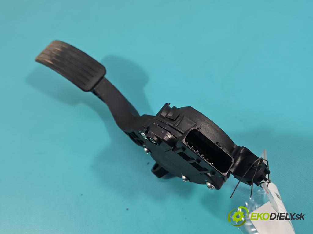 MG MG3  24- 1.5 16V 116 HP manual 85 kW 1495 cm3 5- pedal plyn potenciometr: 11491548