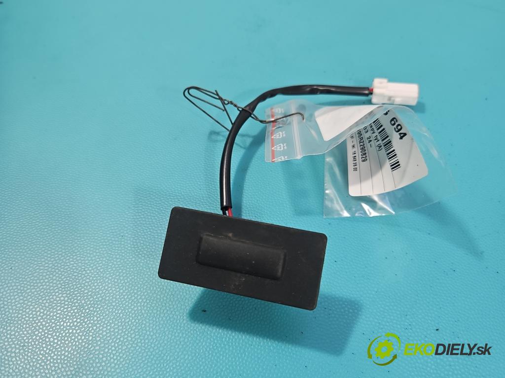 MG MG3  24- 1.5 16V 116 hp manual 85 kW 1495 cm3 5- klika kufrových dveří zadní 11406991