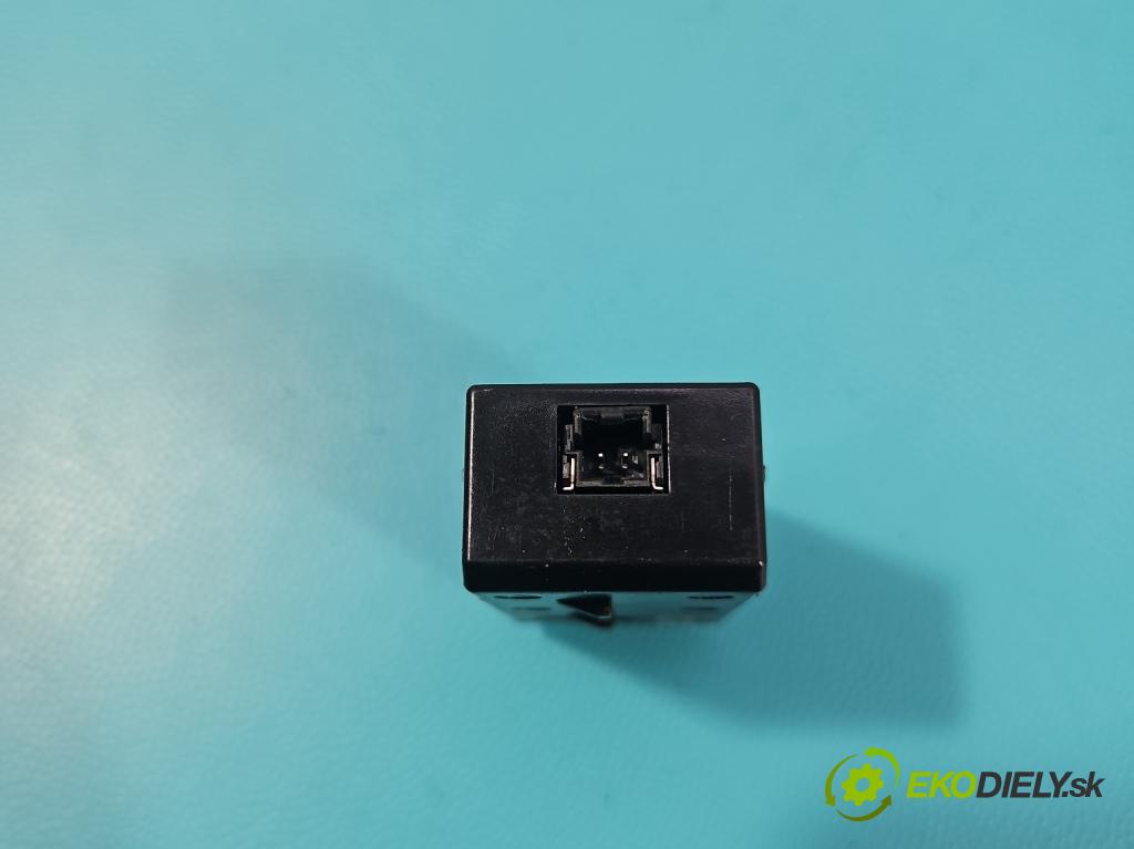 MG MG3  24- 1.5 16V 116 HP manual 85 kW 1495 cm3 5- zásuvka USB PWS5531