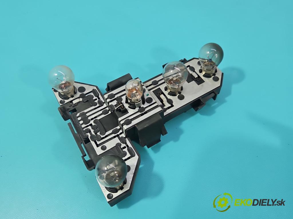 Vw Golf IV 1997-2003 1.6 SR 101 HP manual 74 kW 1595 cm3 5- svetlo / reflektor zadné ľavé 1J6945095Q (Kľučka dverí ostatné)