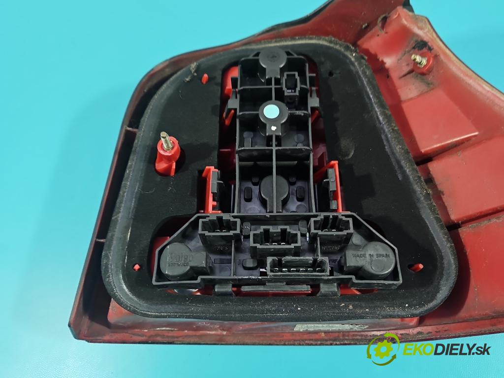 Vw Golf IV 1997-2003 1.6 SR 101 HP manual 74 kW 1595 cm3 5- svetlo / reflektor zadné ľavé 1J6945095Q (Kľučka dverí ostatné)