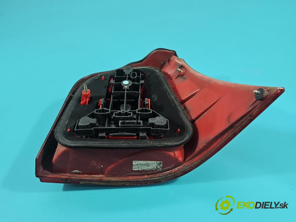 Vw Golf IV 1997-2003 1.6 SR 101 HP manual 74 kW 1595 cm3 5- svetlo / reflektor zadné ľavé 1J6945095Q (Kľučka dverí ostatné)