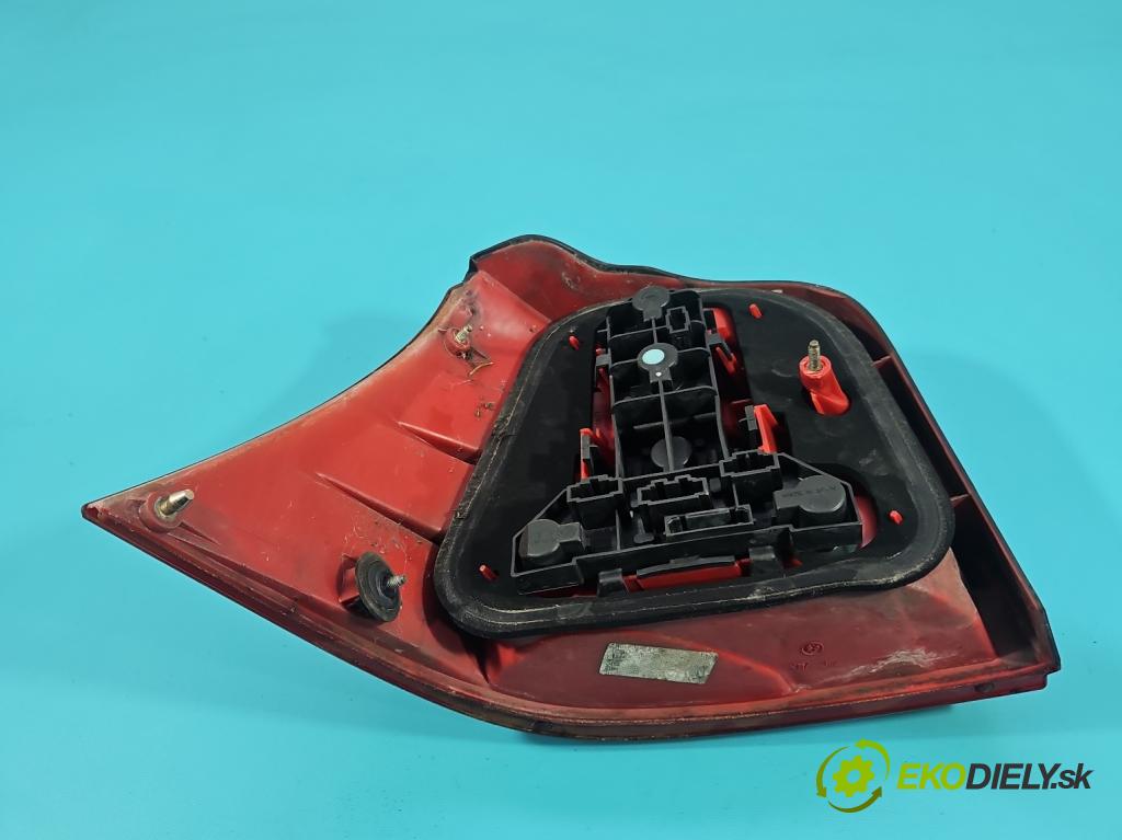 Vw Golf IV 1997-2003 1.6 SR 101 HP manual 74 kW 1595 cm3 5- svetlo / reflektor zadné pravé  (Kľučka dverí ostatné)