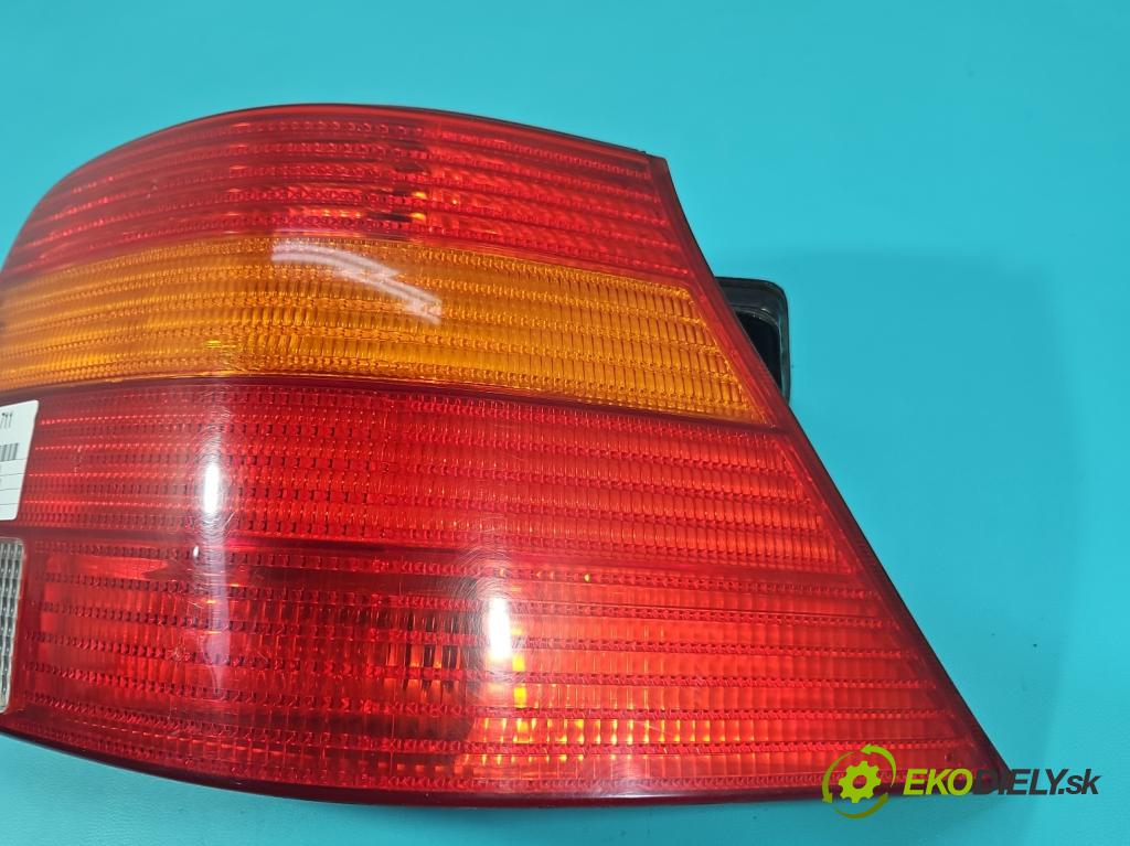 Vw Golf IV 1997-2003 1.6 SR 101 HP manual 74 kW 1595 cm3 5- svetlo / reflektor zadné pravé  (Kľučka dverí ostatné)