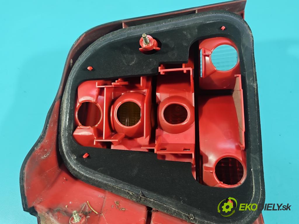 Vw Golf IV 1997-2003 1.6 SR 101 HP manual 74 kW 1595 cm3 5- svetlo / reflektor zadné pravé  (Kľučka dverí ostatné)