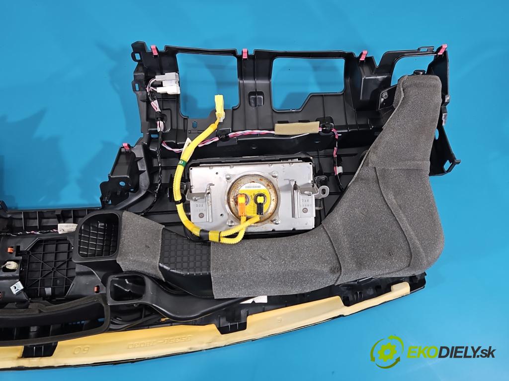 Lexus NX I 2014-2021 2.5 16V 155 HP automatic 114 kW 2494 cm3 5- kokpit,pristrojová doska rozdeľovacia