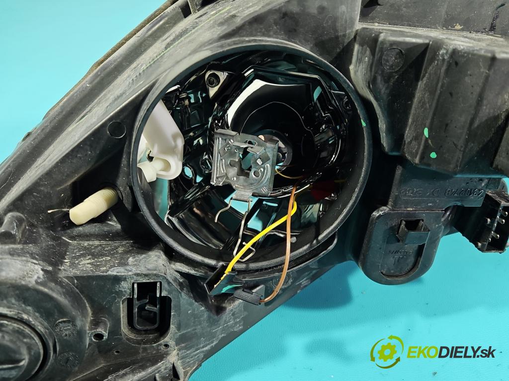 Peugeot 307 1.6 hdi 90 HP manual 66 kW 1560 cm3 5- Reflektor: pravý 9681832980-00 (Svetlo predné pravé)