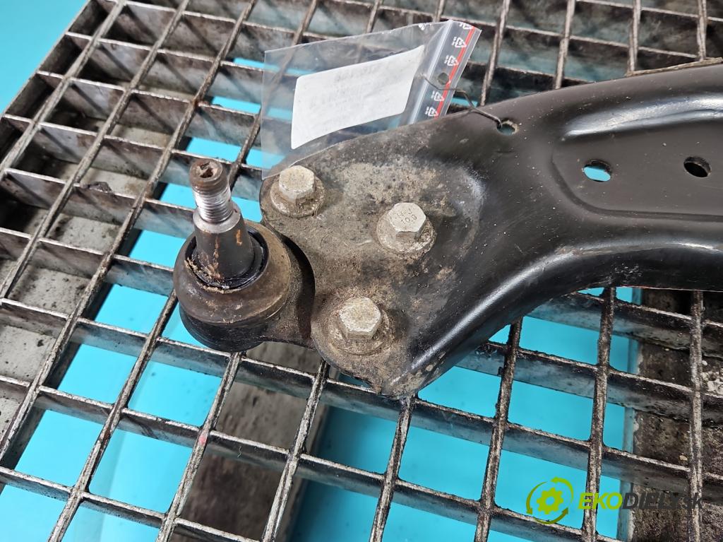 MG MG3  24- 1.5 16V 116 HP manual 85 kW 1495 cm3 5- predné ľavý  (Kľučka dverí ostatné)