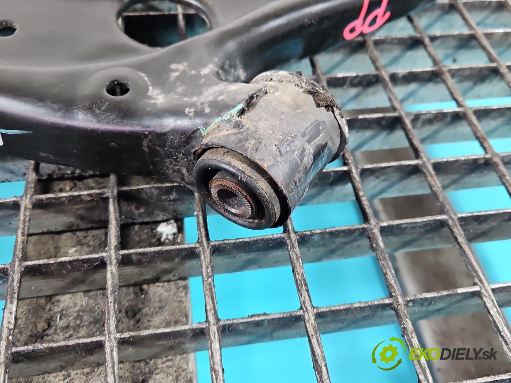 MG MG3  24- 1.5 16V 116 HP manual 85 kW 1495 cm3 5- predné pravý  (Kľučka dverí ostatné)