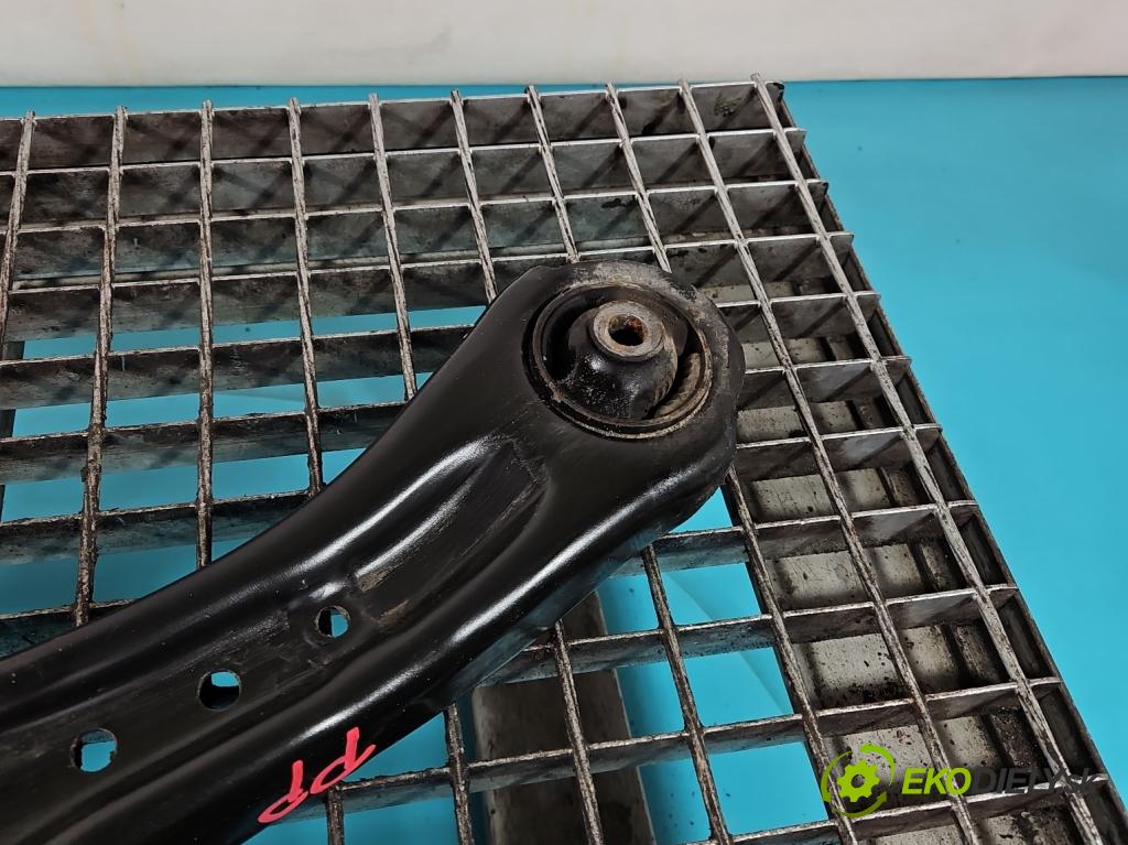 MG MG3  24- 1.5 16V 116 HP manual 85 kW 1495 cm3 5- predné pravý  (Kľučka dverí ostatné)