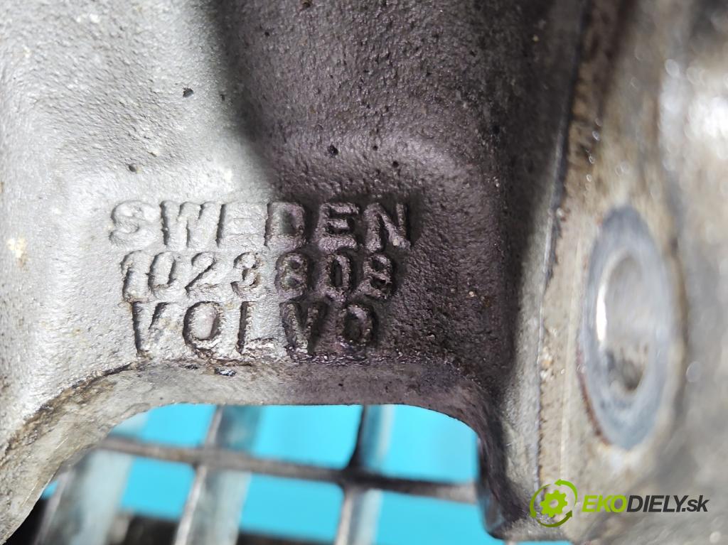 Volvo XC90 I 2002-2014 2.5 T 209KM automatic 154 kW 2521 cm3 5- Redukce: 1023808