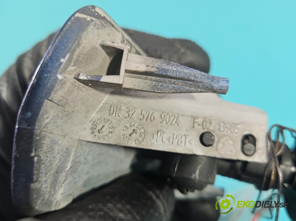 Opel Zafira B 2005-2014 1.9 cdti 150 hp manual 110 kW 1910 cm3 5- ostřikovač reflektor: pravý 325769024