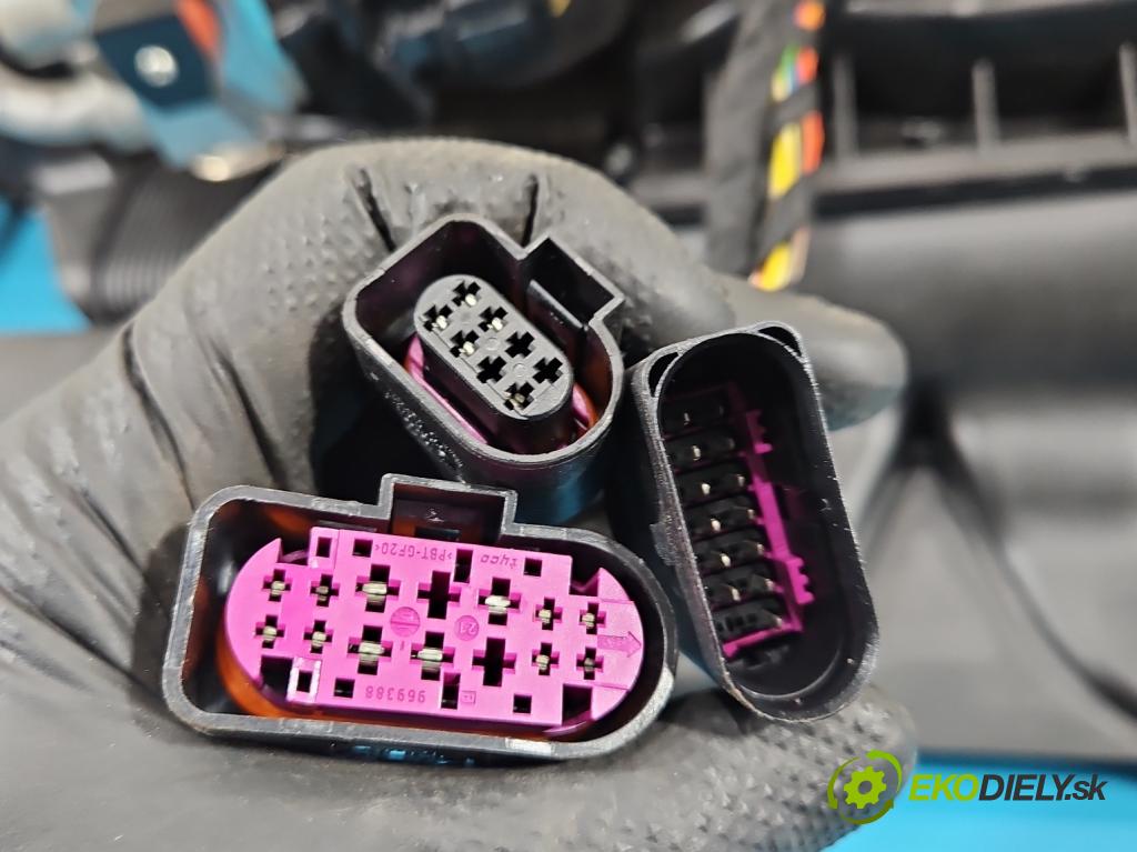 Audi A8 D4 2009-2017 2.0 TFSI 211KM automatic 155 kW 1984 cm3 4- ventilátor vzduchu 8R0820021