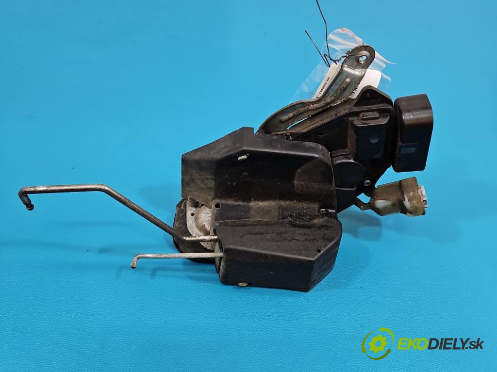 Toyota Rav4 II 2000-2005 2.0 D4D 1CD 133 hp manual 98 kW 1995 cm3 5- zámek kufrových dveří zadní