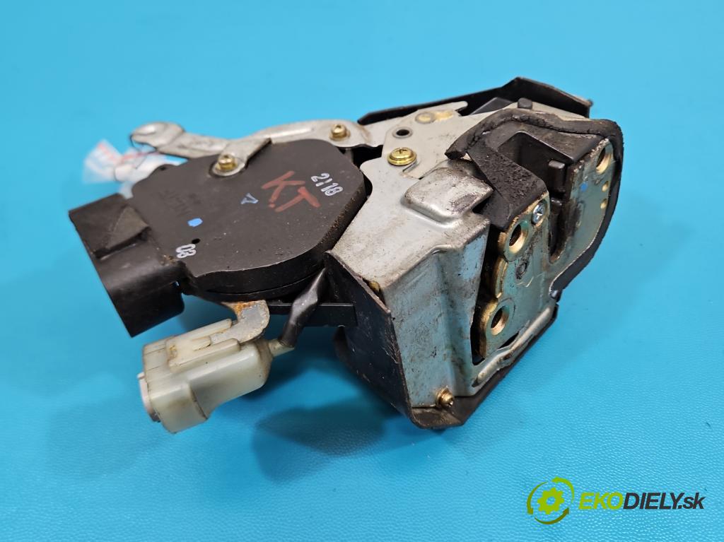 Toyota Rav4 II 2000-2005 2.0 D4D 1CD 133 hp manual 98 kW 1995 cm3 5- zámek kufrových dveří zadní 