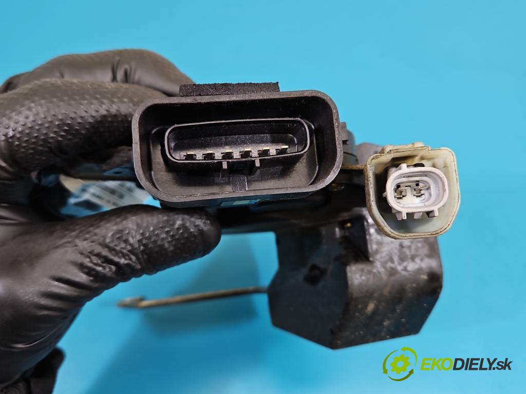 Toyota Rav4 II 2000-2005 2.0 D4D 1CD 133 hp manual 98 kW 1995 cm3 5- zámek kufrových dveří zadní