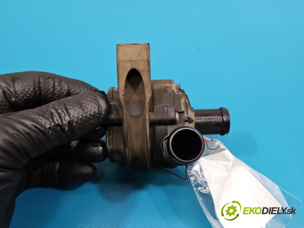 Skoda Octavia III 2013- 1.5 TSI 150 HP manual 110 kW 1498 cm3 5- pompa obehu voda: 2Q0965567