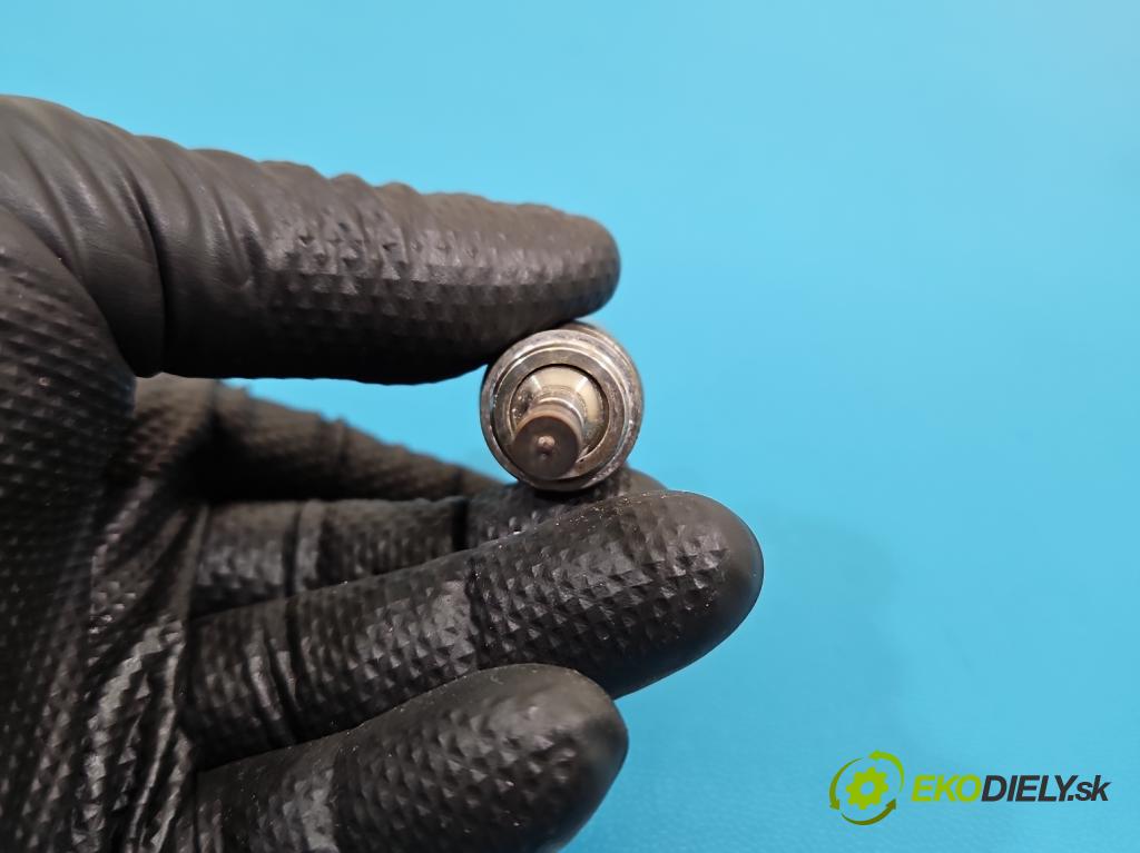 Skoda Octavia III 2013- 1.5 TSI 150 HP manual 110 kW 1498 cm3 5- vstrek 05E906036F (Vstrekovač paliva)