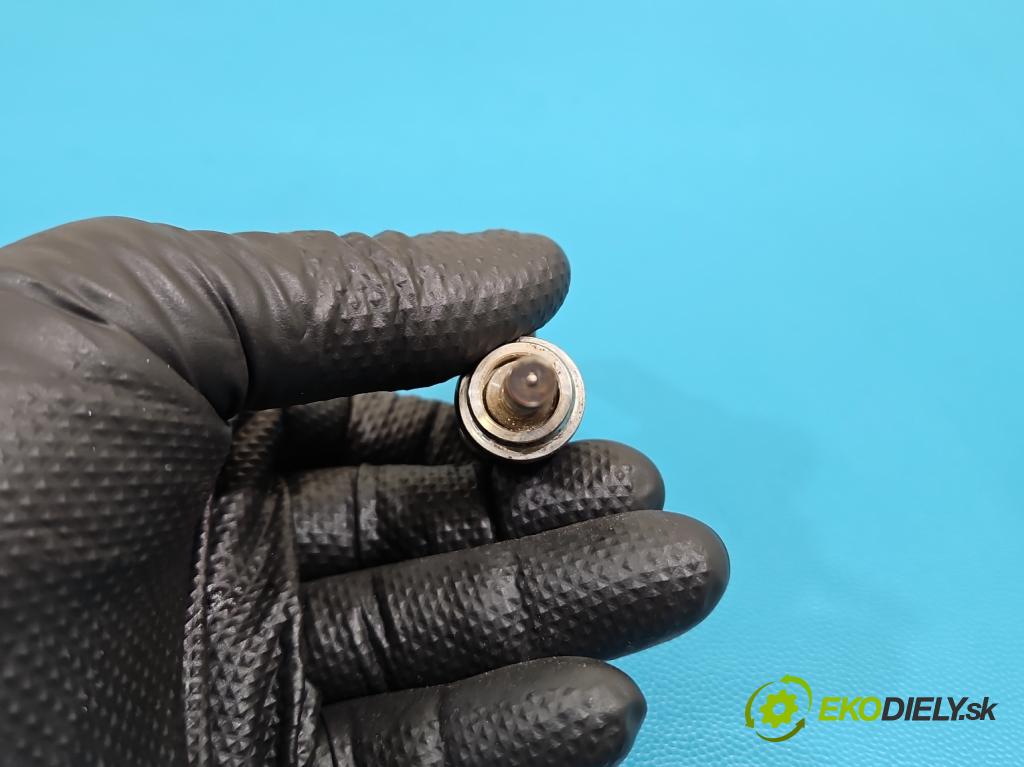 Skoda Octavia III 2013- 1.5 TSI 150 HP manual 110 kW 1498 cm3 5- vstrek 05E906036F (Vstrekovač paliva)