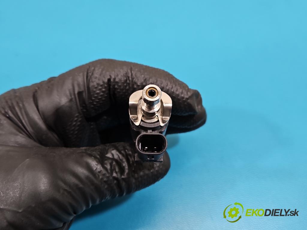 Skoda Octavia III 2013- 1.5 TSI 150 HP manual 110 kW 1498 cm3 5- vstrek 05E906036F (Vstrekovač paliva)