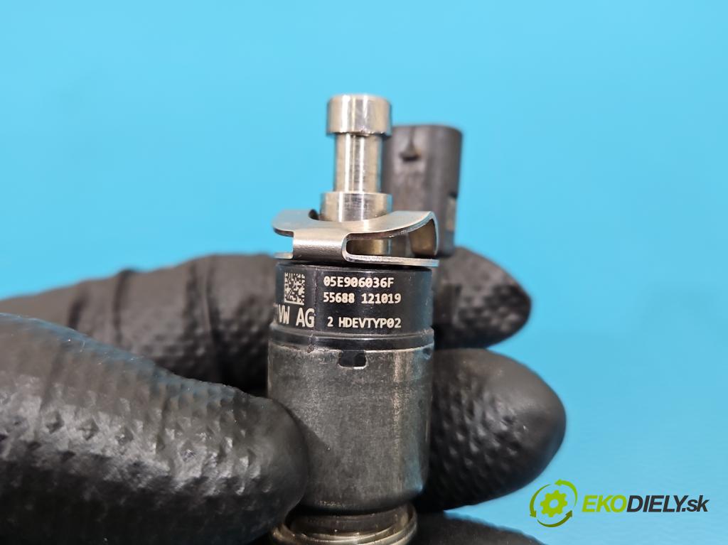 Skoda Octavia III 2013- 1.5 TSI 150 HP manual 110 kW 1498 cm3 5- vstrek 05E906036F (Vstrekovač paliva)