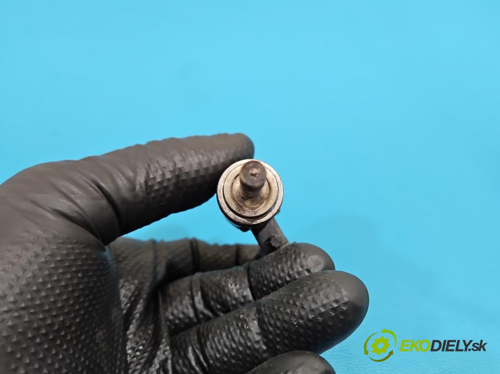 Skoda Octavia III 2013- 1.5 TSI 150 HP manual 110 kW 1498 cm3 5- vstrek 05E906036F (Vstrekovač paliva)