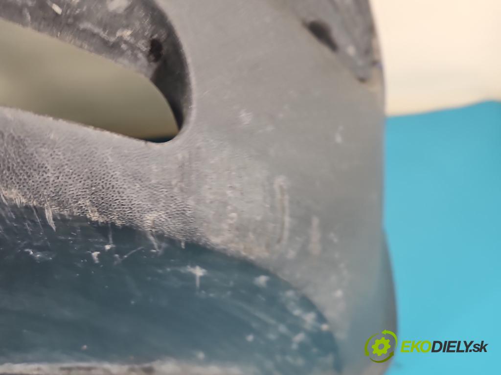 Vw Passat B5 1995-2005 1.6 8V 102 hp manual 75 kW 1595 cm3 5- nárazník přední  (Klika dveří ostatní)