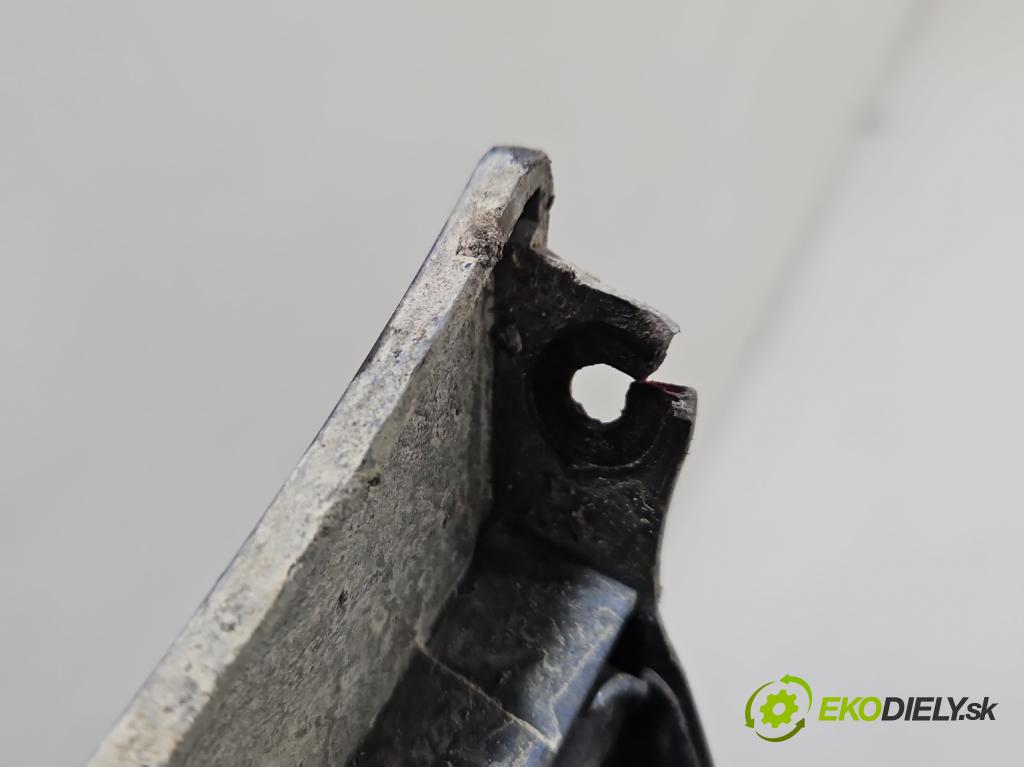 Vw Passat B5 1995-2005 1.6 8V 102 hp manual 75 kW 1595 cm3 5- nárazník přední  (Klika dveří ostatní)