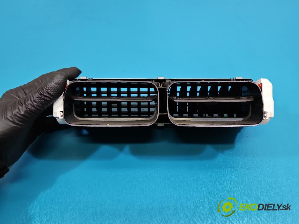 Vw Passat B5 1995-2005 1.6 8V 102 hp manual 75 kW 1595 cm3 5- Mřížka: topení medián: 3B0819728D (Mřížka topení)