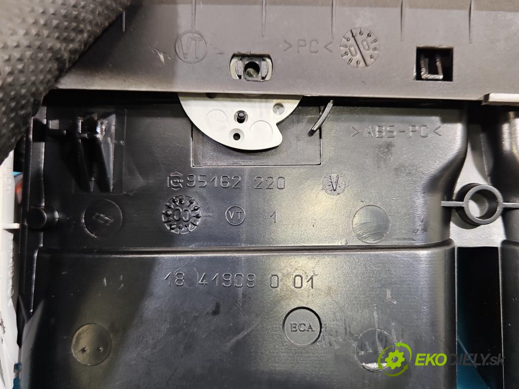 Vw Passat B5 1995-2005 1.6 8V 102 hp manual 75 kW 1595 cm3 5- Mřížka: topení medián: 3B0819728D (Mřížka topení)