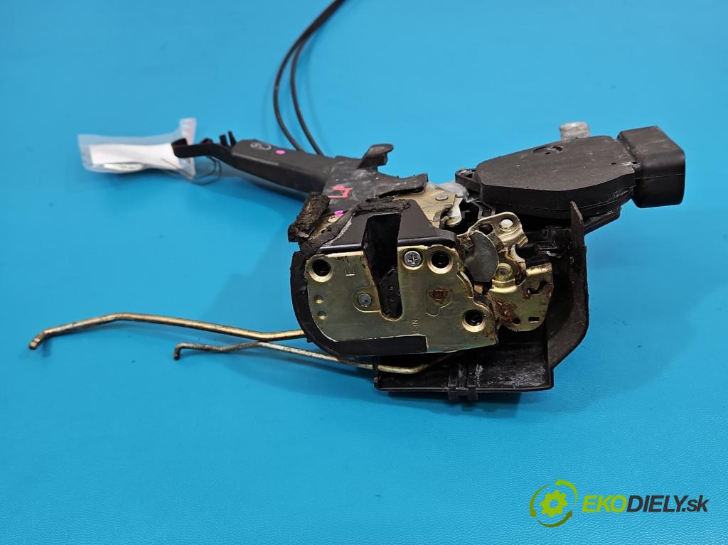 Toyota Rav4 II 2000-2005 2.0 D4D 1CD 133 HP manual 98 kW 1995 cm3 5- zámok predné ľavý