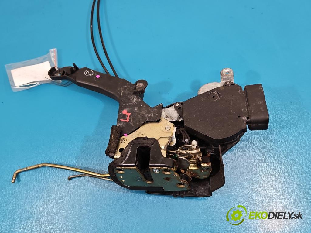 Toyota Rav4 II 2000-2005 2.0 D4D 1CD 133 HP manual 98 kW 1995 cm3 5- zámok predné ľavý