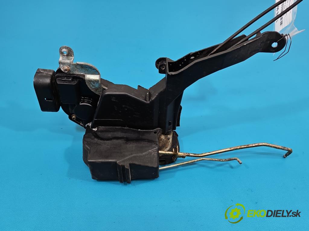 Toyota Rav4 II 2000-2005 2.0 D4D 1CD 133 HP manual 98 kW 1995 cm3 5- zámok predné ľavý