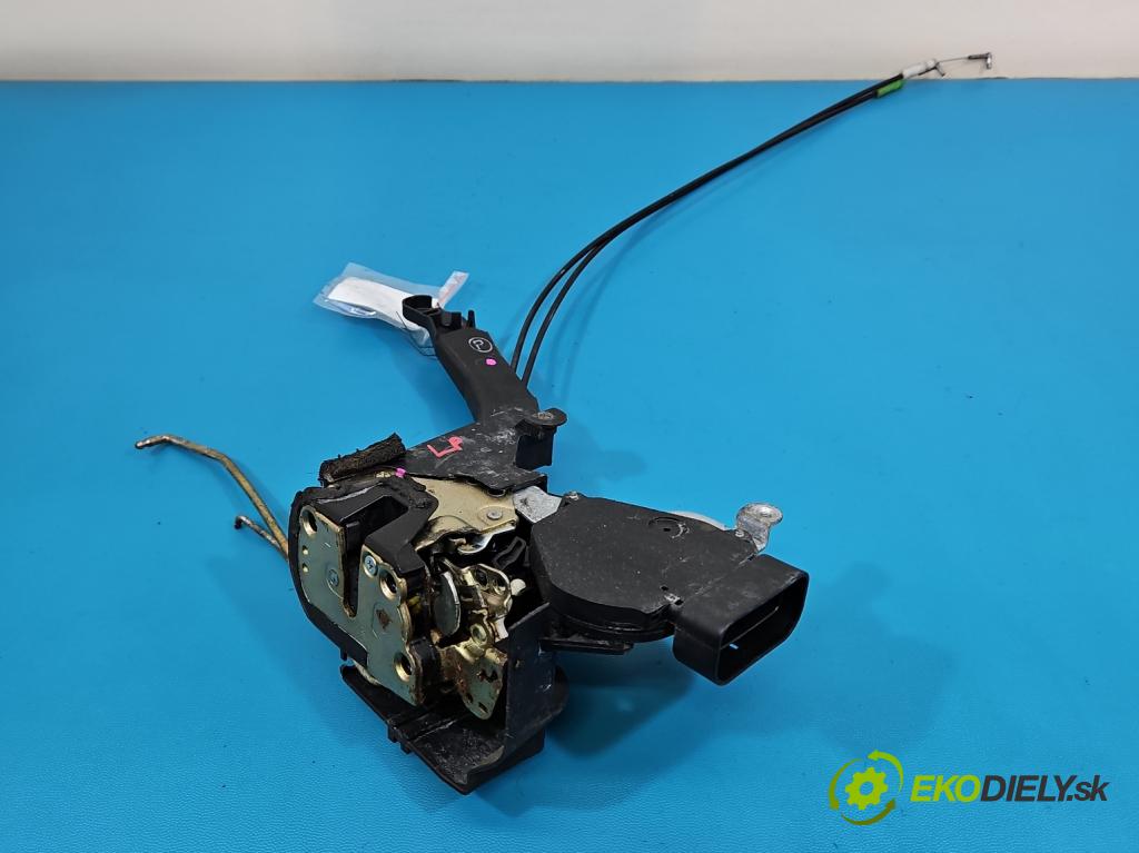 Toyota Rav4 II 2000-2005 2.0 D4D 1CD 133 hp manual 98 kW 1995 cm3 5- zámek přední levý 