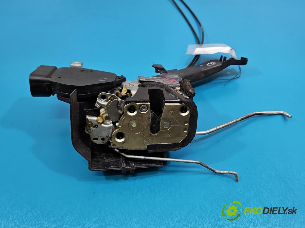 Toyota Rav4 II 2000-2005 2.0 D4D 1CD 133 HP manual 98 kW 1995 cm3 5- zámok predné pravý