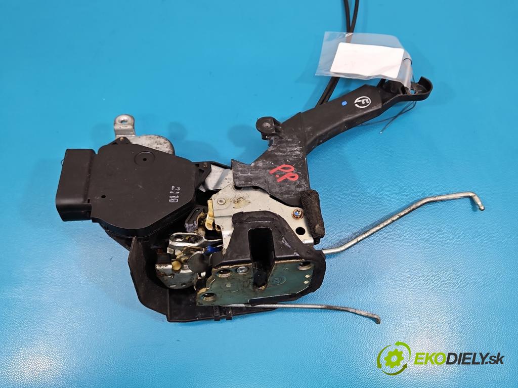 Toyota Rav4 II 2000-2005 2.0 D4D 1CD 133 HP manual 98 kW 1995 cm3 5- zámok predné pravý