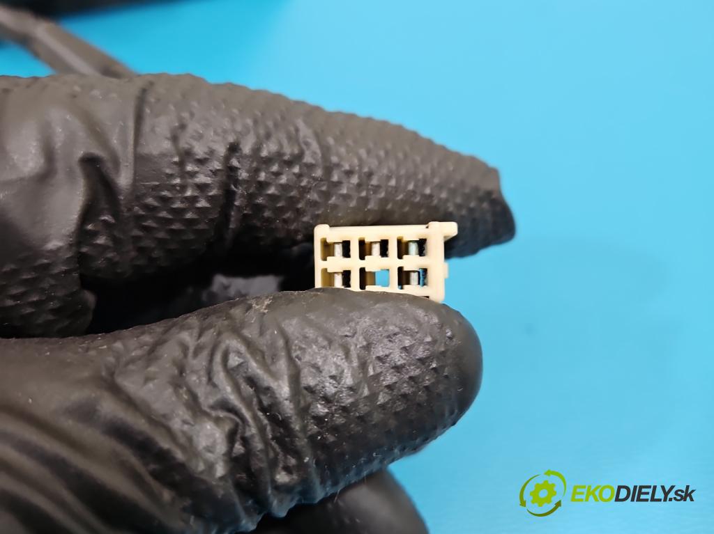 Toyota Rav4 II 2000-2005 2.0 D4D 1CD 133 HP manual 98 kW 1995 cm3 5- zrkadlo ľavé  (Kľučka dverí ostatné)