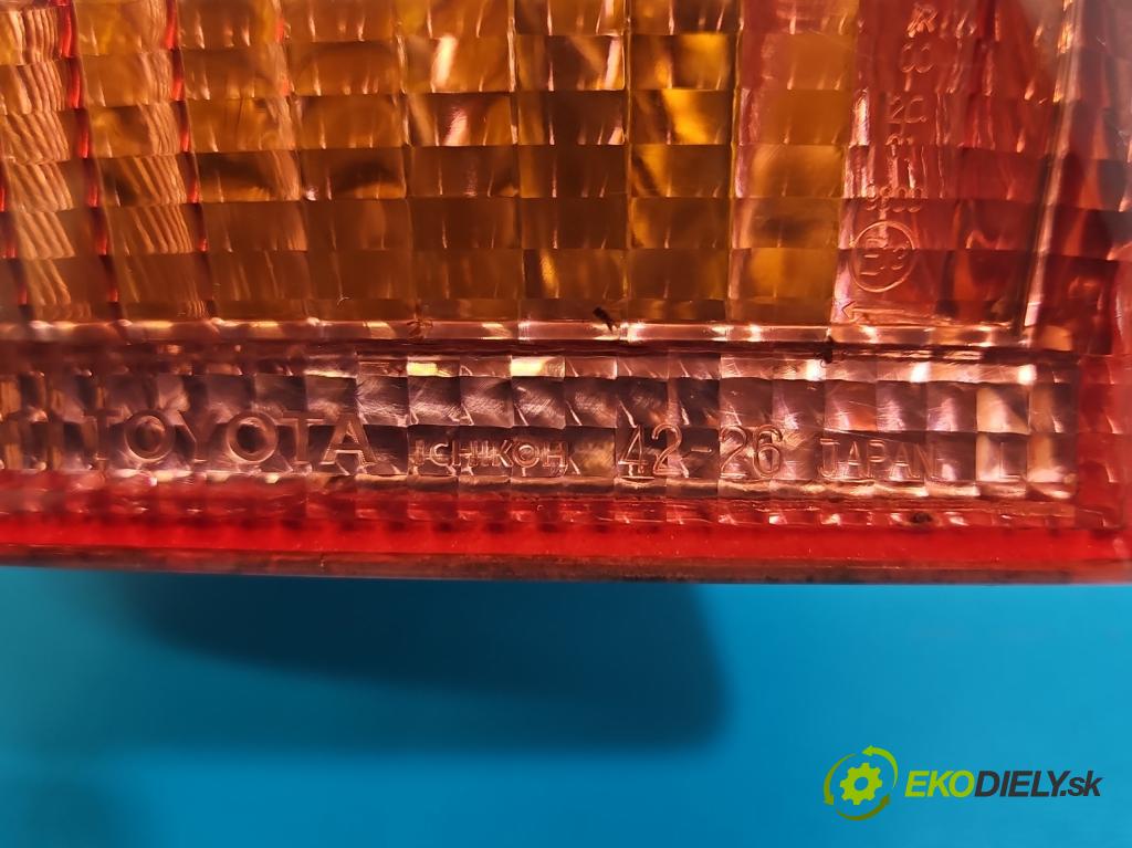 Toyota Rav4 II 2000-2005 2.0 D4D 1CD 133 HP manual 98 kW 1995 cm3 5- svetlo / reflektor zadné ľavé  (Kľučka dverí ostatné)